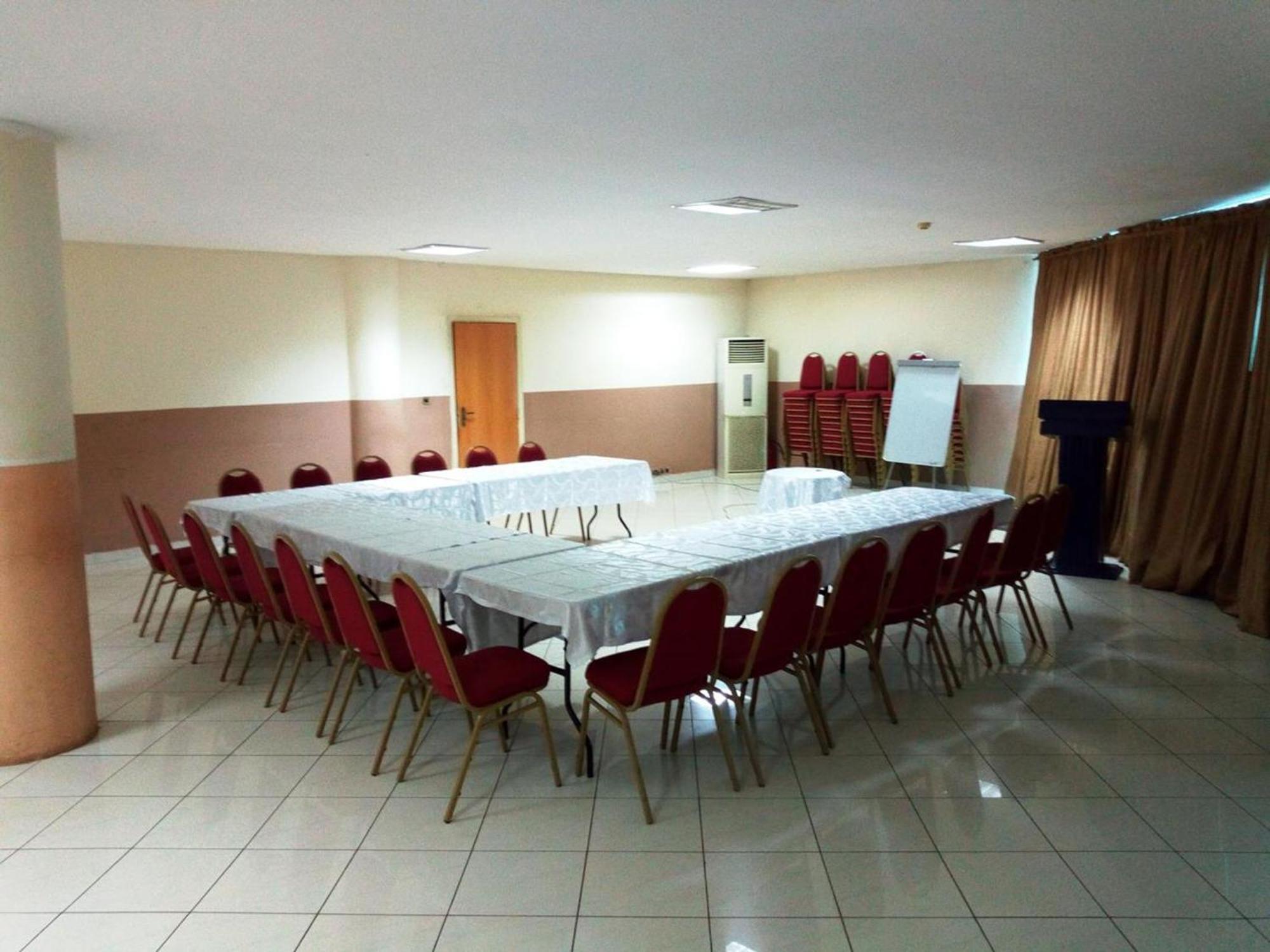 Room In Lodge - Golden Royale Hotel Enugu Eksteriør billede